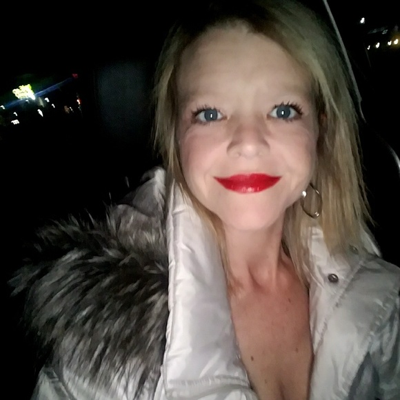 Meet your Posher, Kelly - Picture 3 of 4